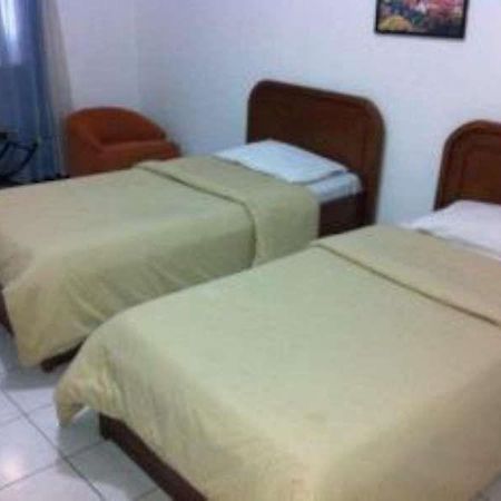 Catellya Guest House Cipaku Bandung Exterior photo
